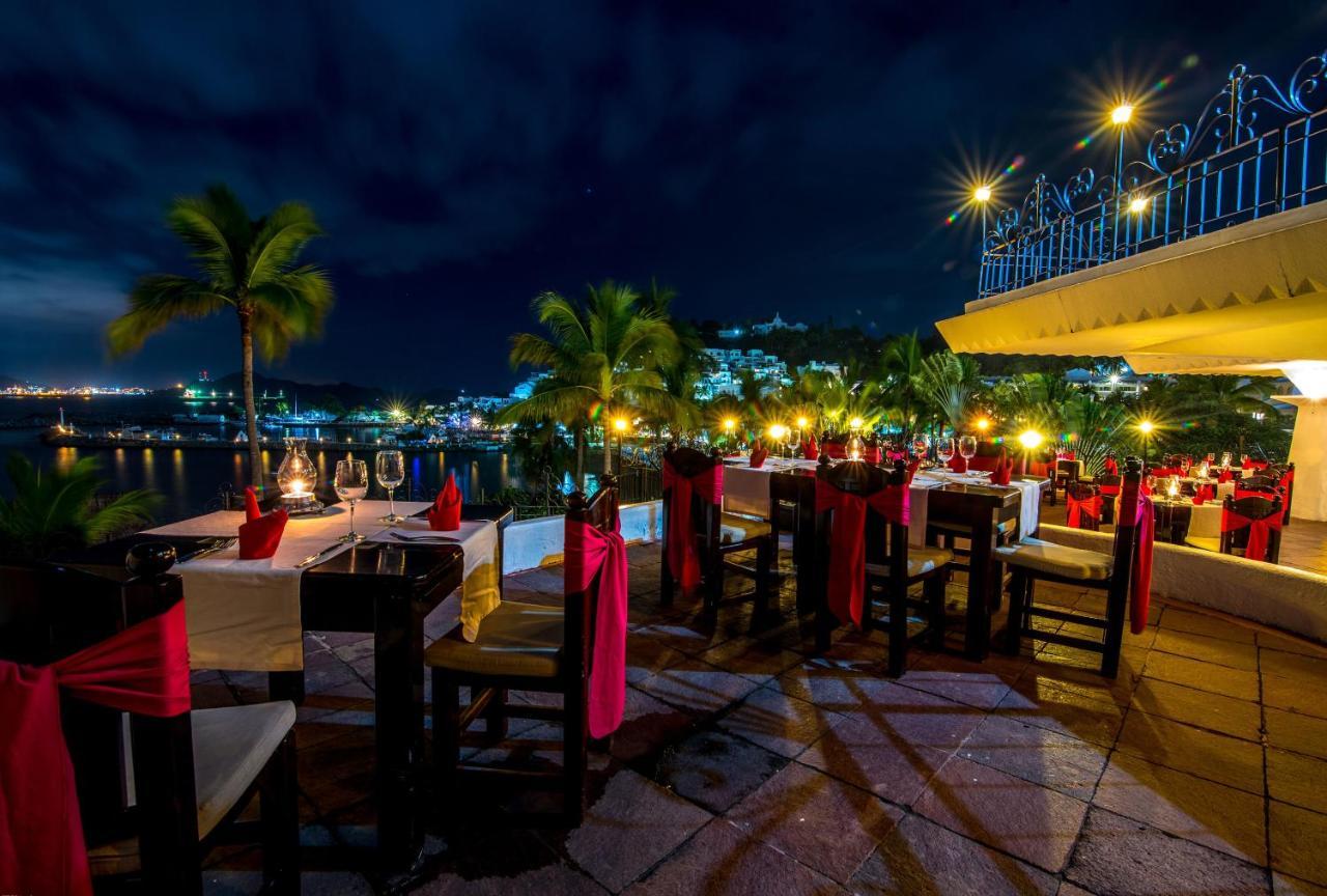 Las Hadas By Brisas Manzanillo Esterno foto The restaurant at the hotel