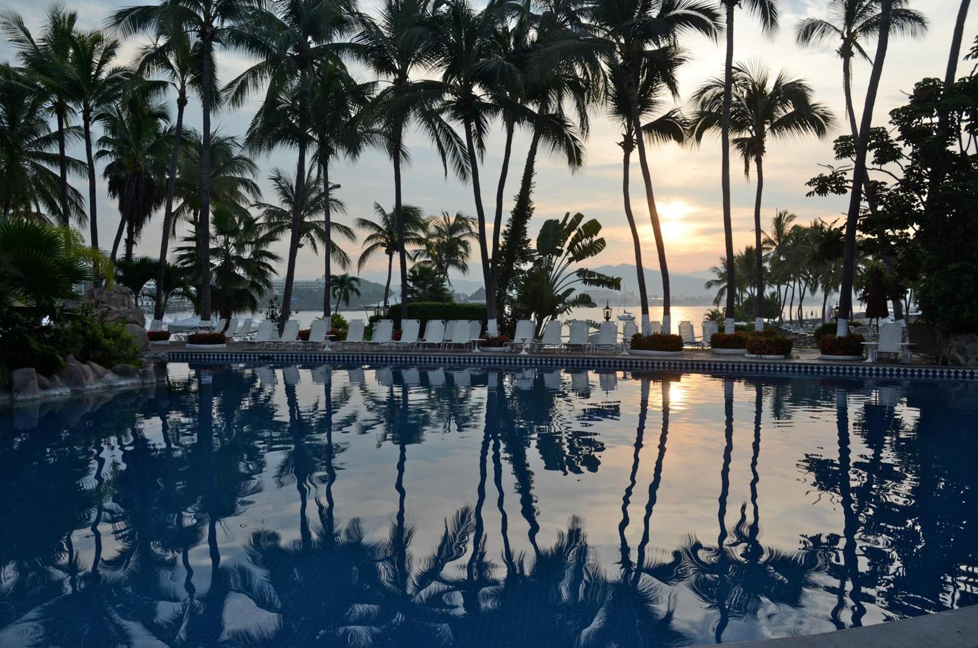 Las Hadas By Brisas Manzanillo Esterno foto Sunset at the InterContinental Resort