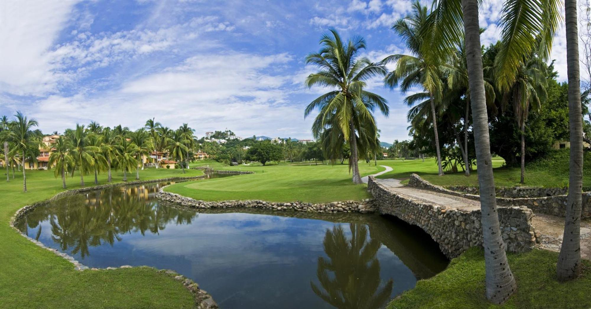 Las Hadas By Brisas Manzanillo Esterno foto Golf course at the Royal Malaysian Police Officers' Club