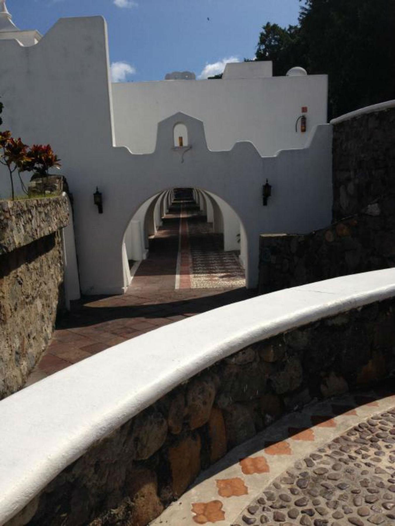 Las Hadas By Brisas Manzanillo Esterno foto Entrance to the fort