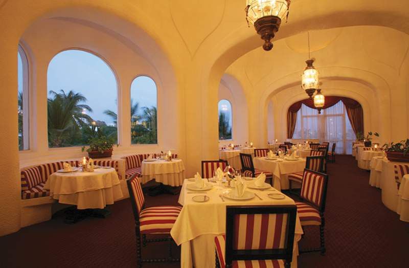 Las Hadas By Brisas Manzanillo Ristorante foto The restaurant at the Taj Mahal Palace