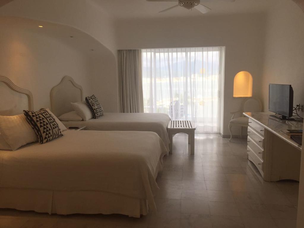 Las Hadas By Brisas Manzanillo Esterno foto A room at the hotel