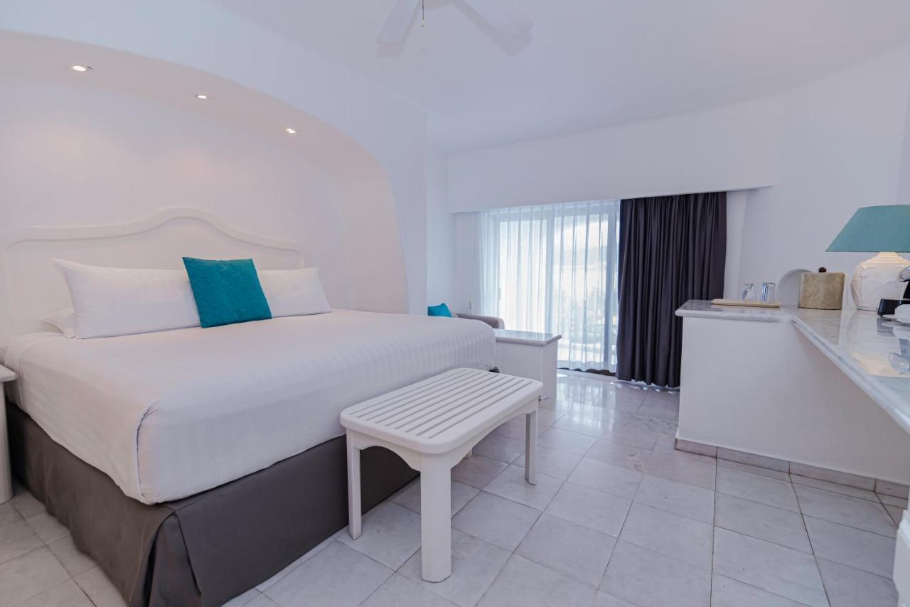 Las Hadas By Brisas Manzanillo Esterno foto A room at the hotel