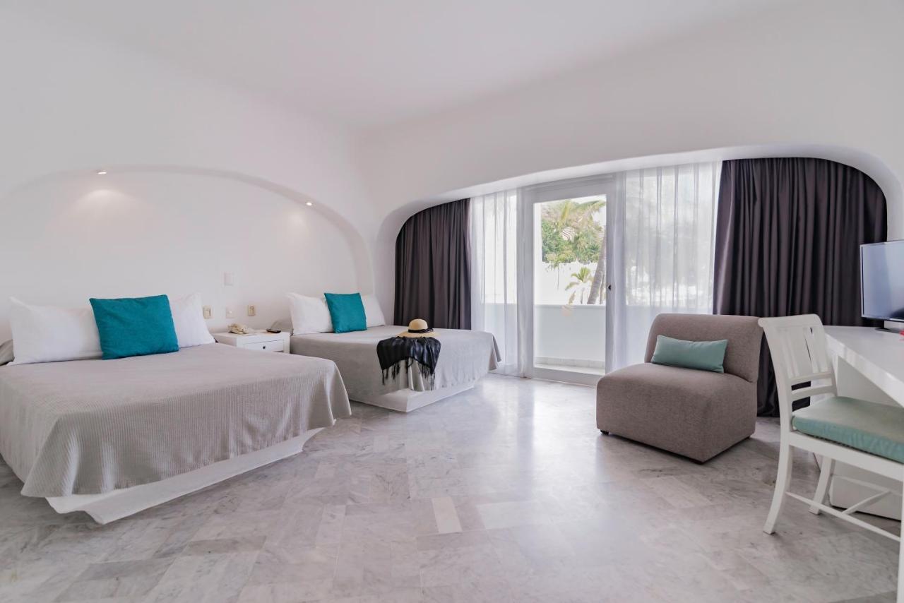 Las Hadas By Brisas Manzanillo Esterno foto A room at the hotel