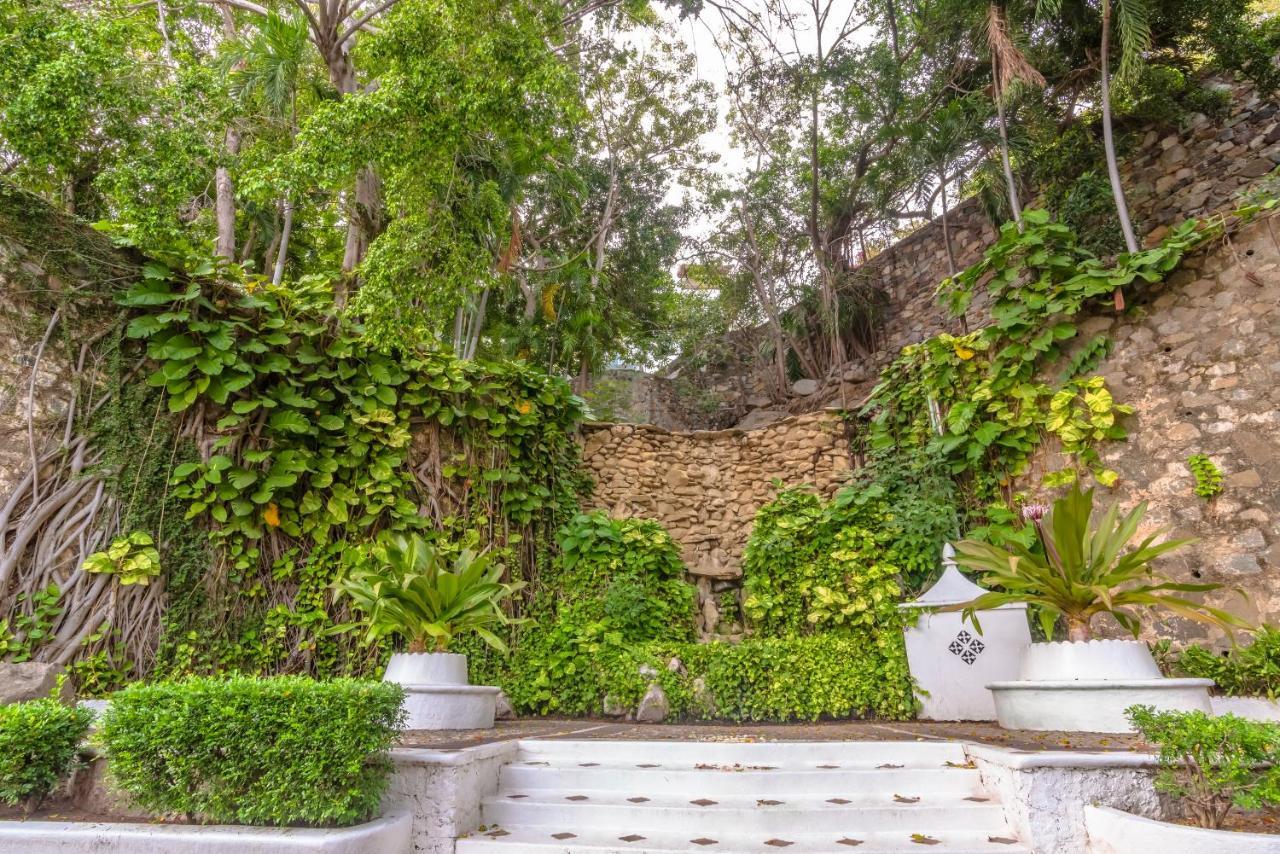 Las Hadas By Brisas Manzanillo Esterno foto The entrance to the house